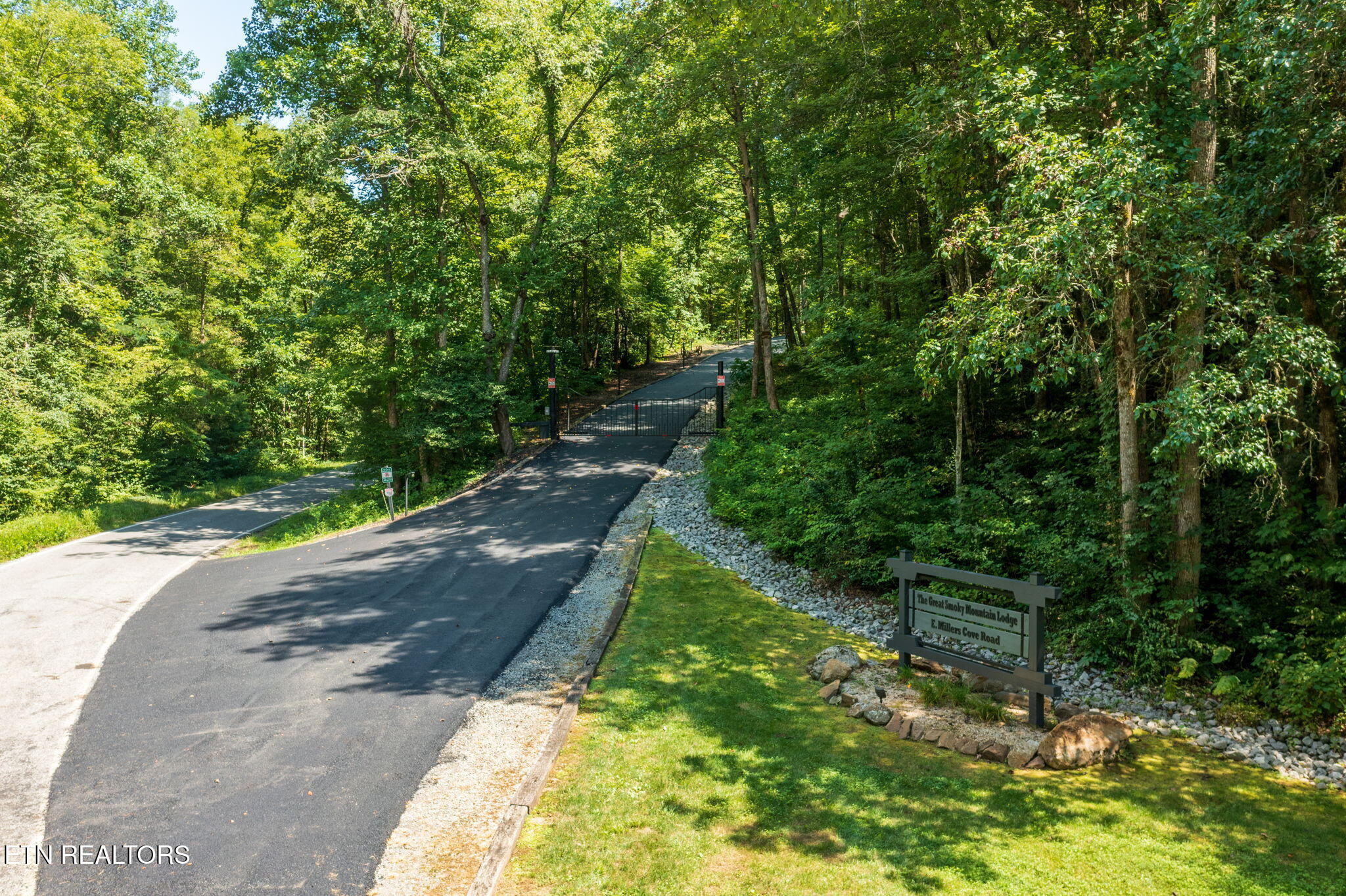 2050 East Millers Cove Road Walland, TN 37886 - Photo 6 of 39 New asphalt entrance & driveway