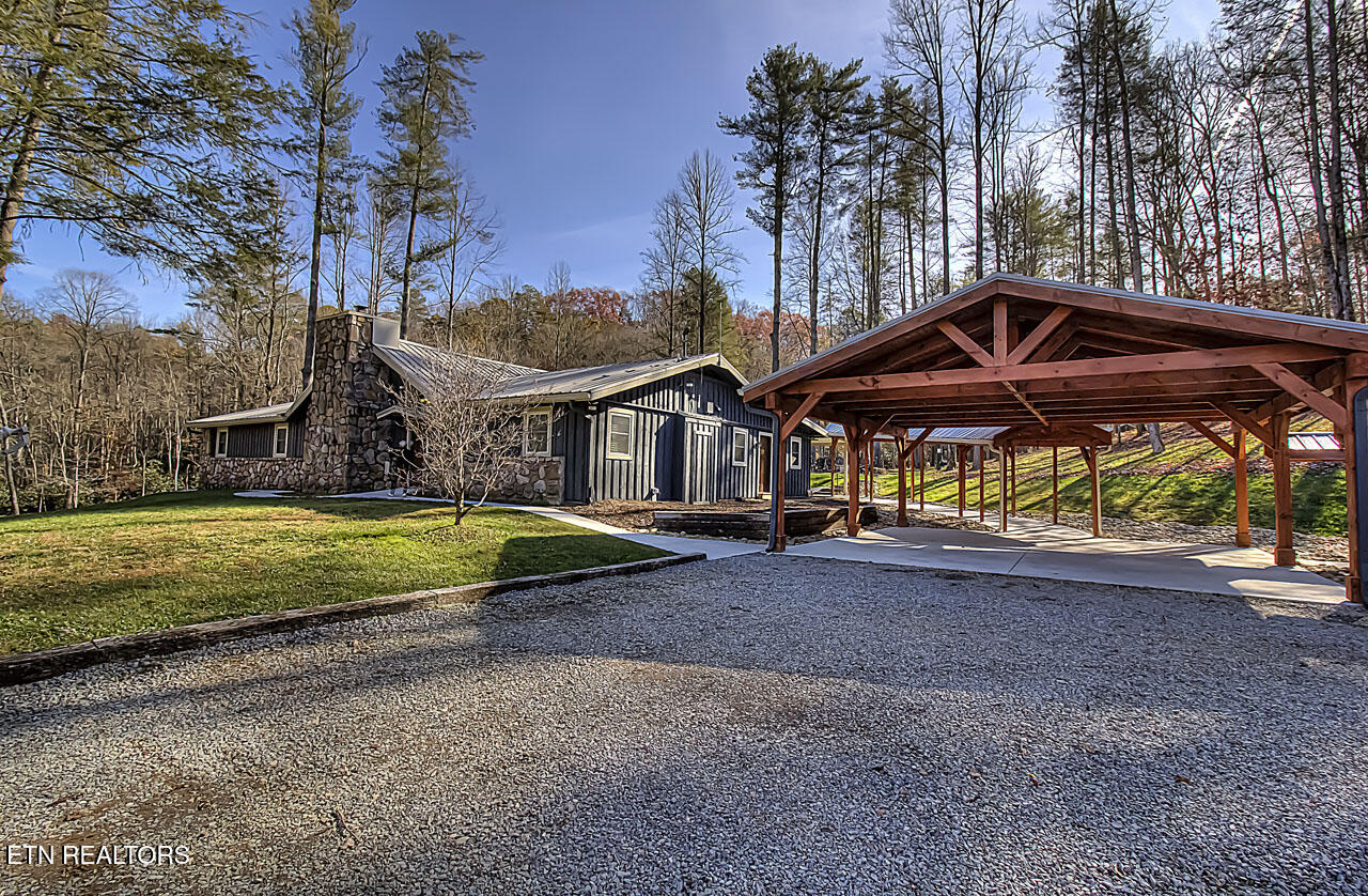 2050 East Millers Cove Road Walland, TN 37886 - Photo 10 of 39 Lodge with Timber Carport