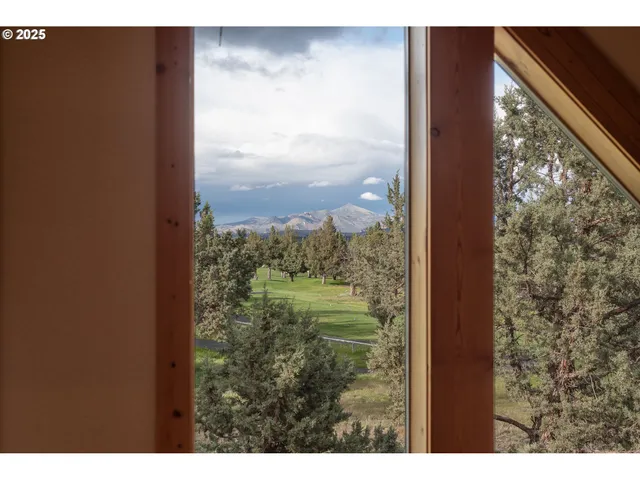 $475,000 | 8825 Southwest Canyon Wren Court, Redmond, OR 97756