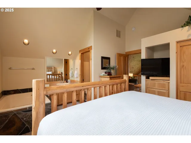 $475,000 | 8825 Southwest Canyon Wren Court, Redmond, OR 97756