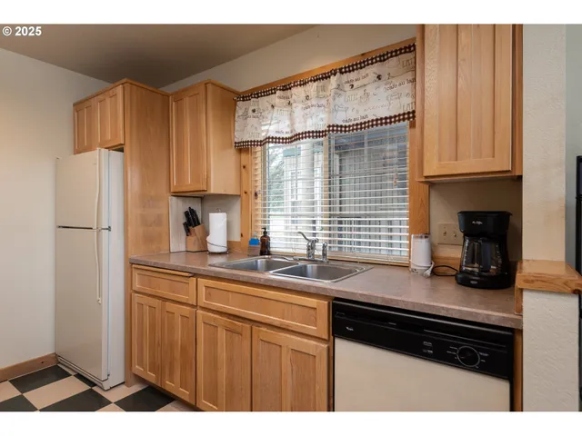 $475,000 | 8825 Southwest Canyon Wren Court, Redmond, OR 97756