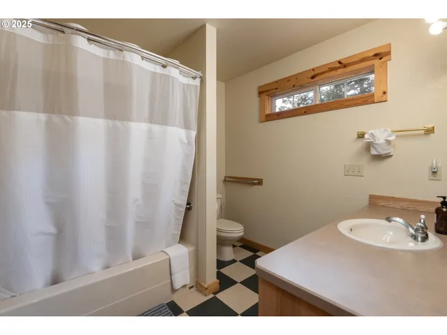 $475,000 | 8825 Southwest Canyon Wren Court, Redmond, OR 97756