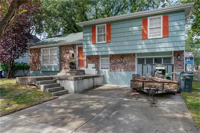 $289,900 | 8222 East 133rd Terrace, Grandview, MO 64030