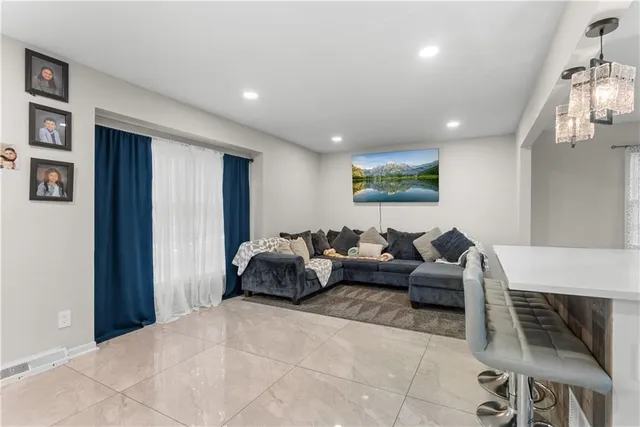 $289,900 | 8222 East 133rd Terrace, Grandview, MO 64030