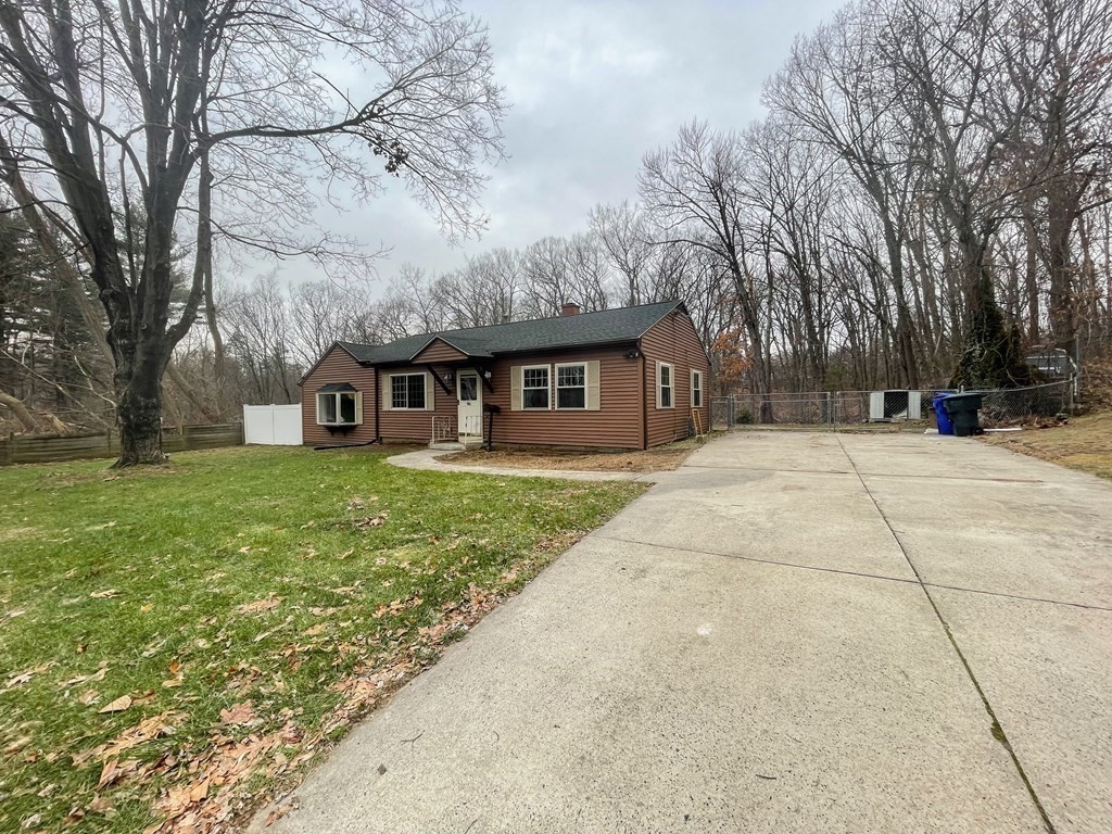 96 Crestmont Street Springfield, MA 01108 - Photo 3 of 16 Gallery Image 3