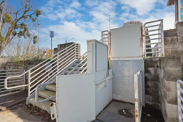 a kitchen that has a lot of cabinets in it