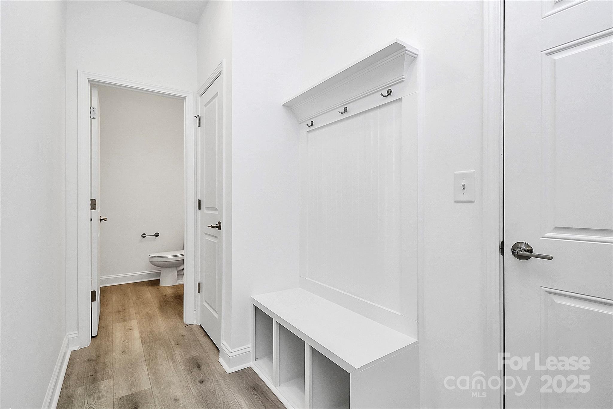 707 Hoke Lane Davidson, NC 28036 - Photo 4 of 27 a bathroom with a sink and a toilet