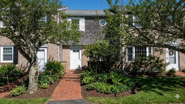 $2,500 | 8 Captain Cook Lane, Unit U:8, Centerville, MA 02632