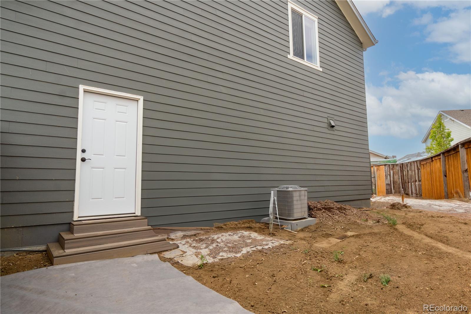 643 Ranchhand Drive Berthoud, CO 80513 - Photo 39 of 39 a backyard of a house