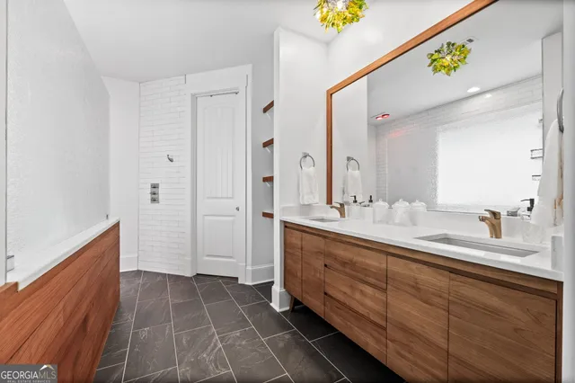 $1,140,000 | 161 Lake Shore Drive, Newnan, GA 30265