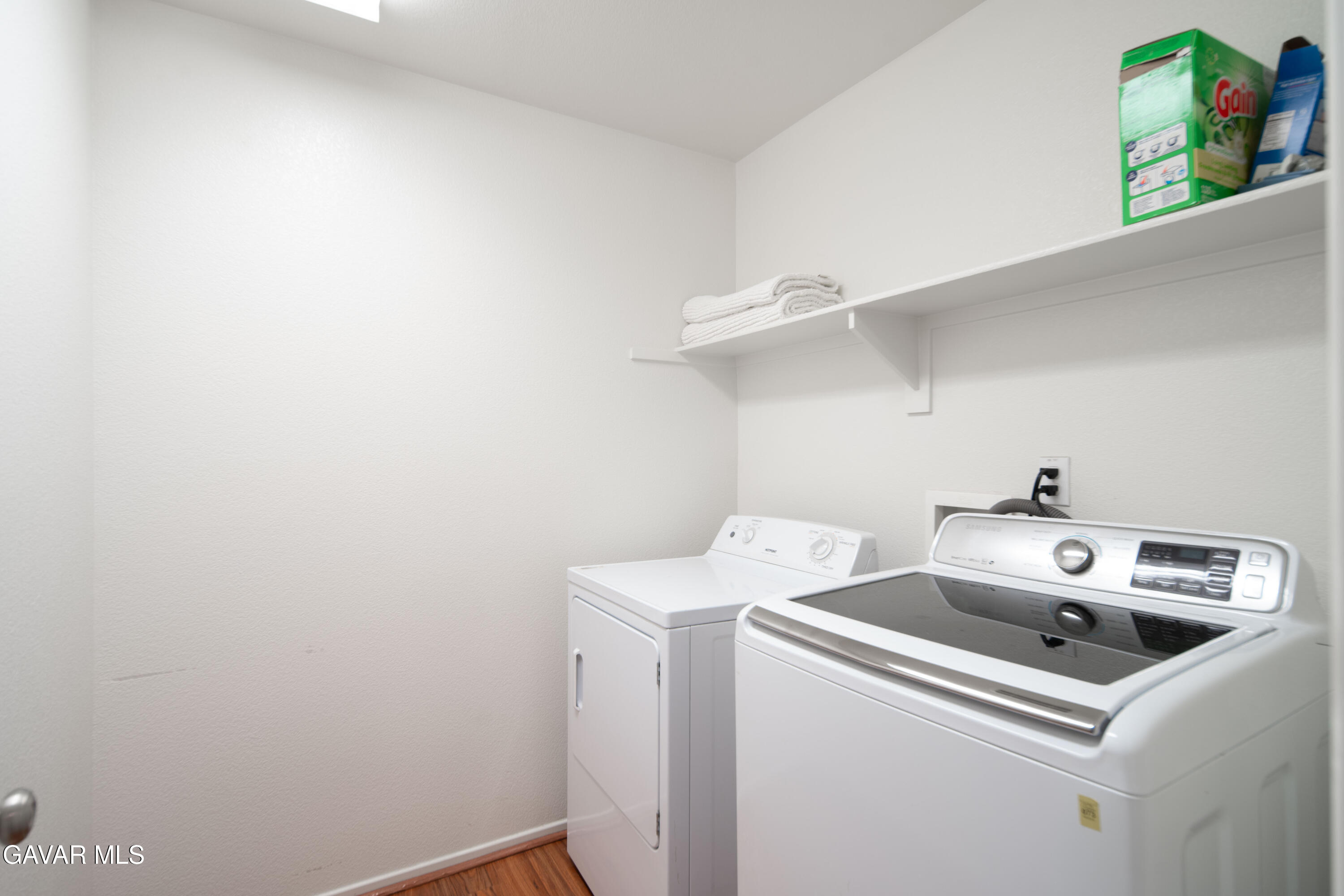 3024 Erica Avenue Rosamond, CA 93560 - Photo 27 of 32 a utility room with dryer and washer