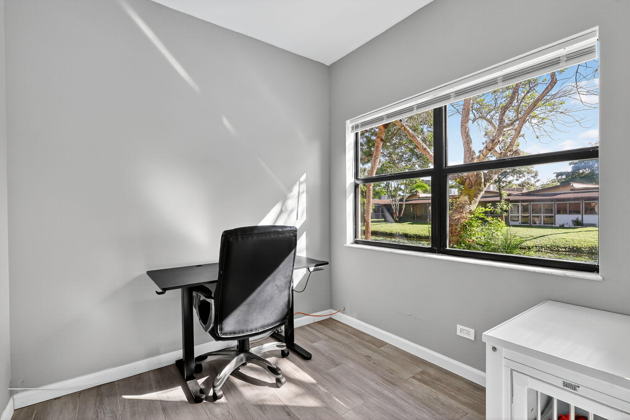 275 Gate Road, Unit 117 Hollywood, FL 33024 - Photo 16 of 52 Office / Sunroom