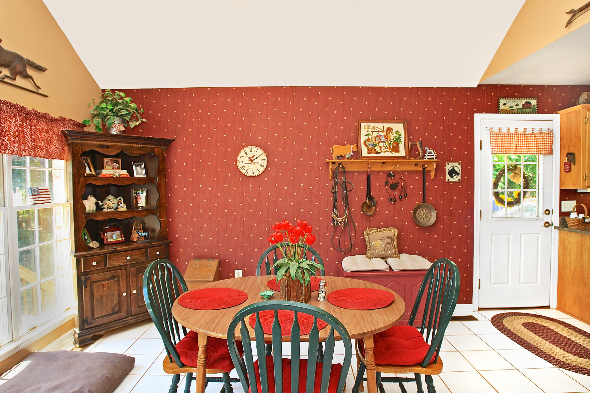 2260 Triggs Road Bedford, VA 24523 - Photo 16 of 62 FAMILY-ROOM_4V4B6773