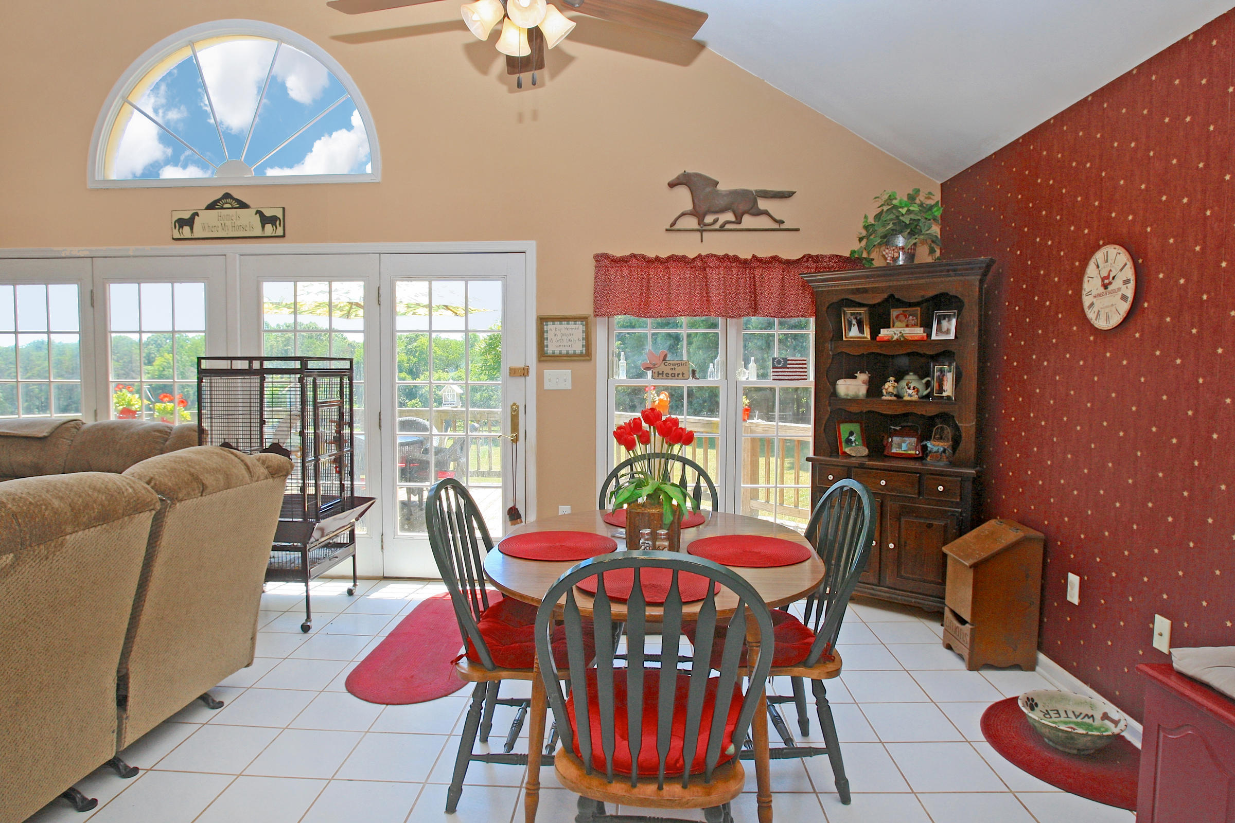 2260 Triggs Road Bedford, VA 24523 - Photo 17 of 62 FAMILY_ROOM_4V4B6782