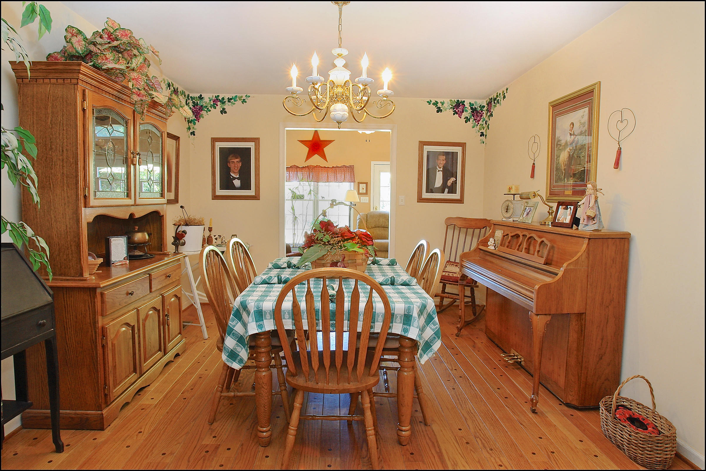 2260 Triggs Road Bedford, VA 24523 - Photo 20 of 62 DINING_ROOM_4V4B6503