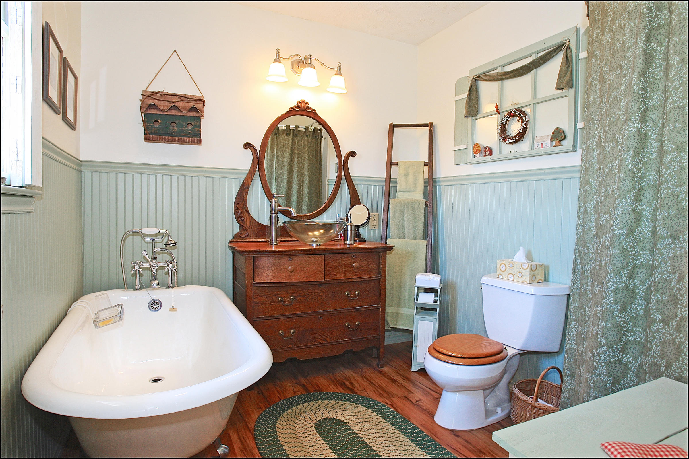 2260 Triggs Road Bedford, VA 24523 - Photo 24 of 62 MASTER_BATHROOM_4V4B6518