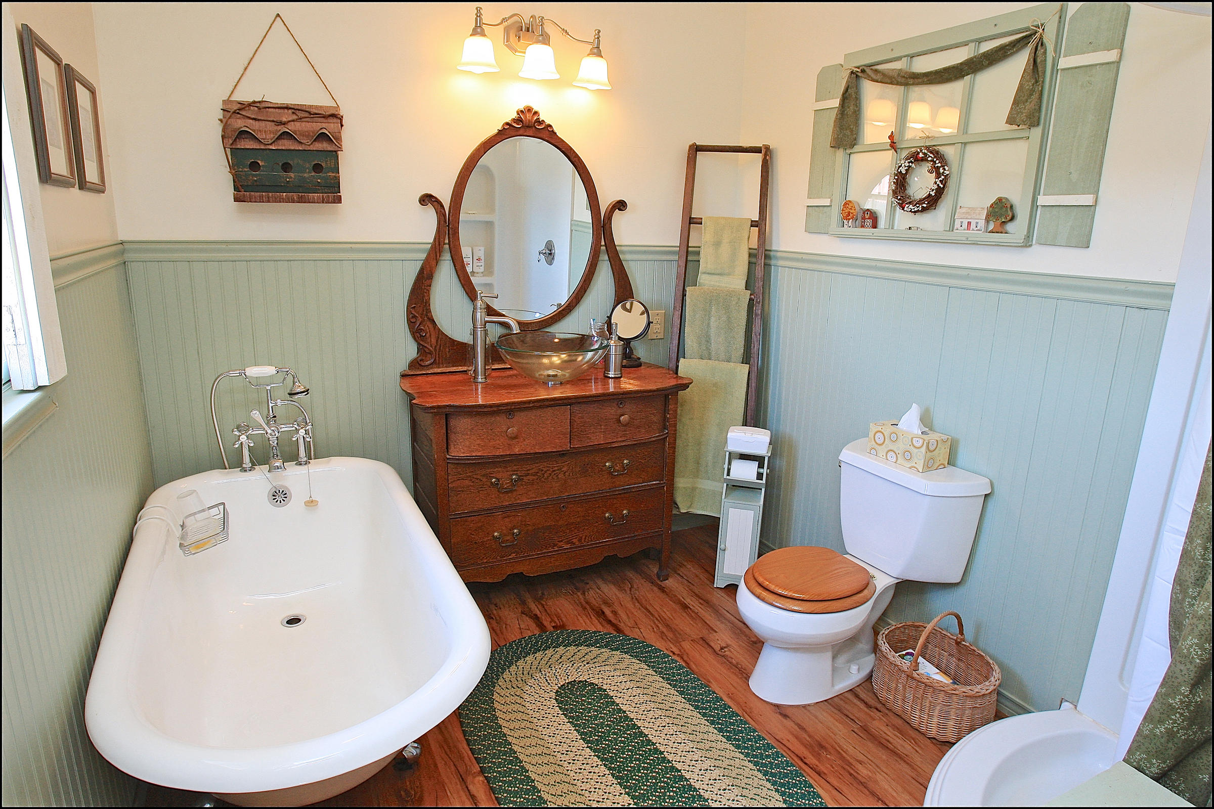 2260 Triggs Road Bedford, VA 24523 - Photo 26 of 62 MASTER_BATHROOM_4V4B6525