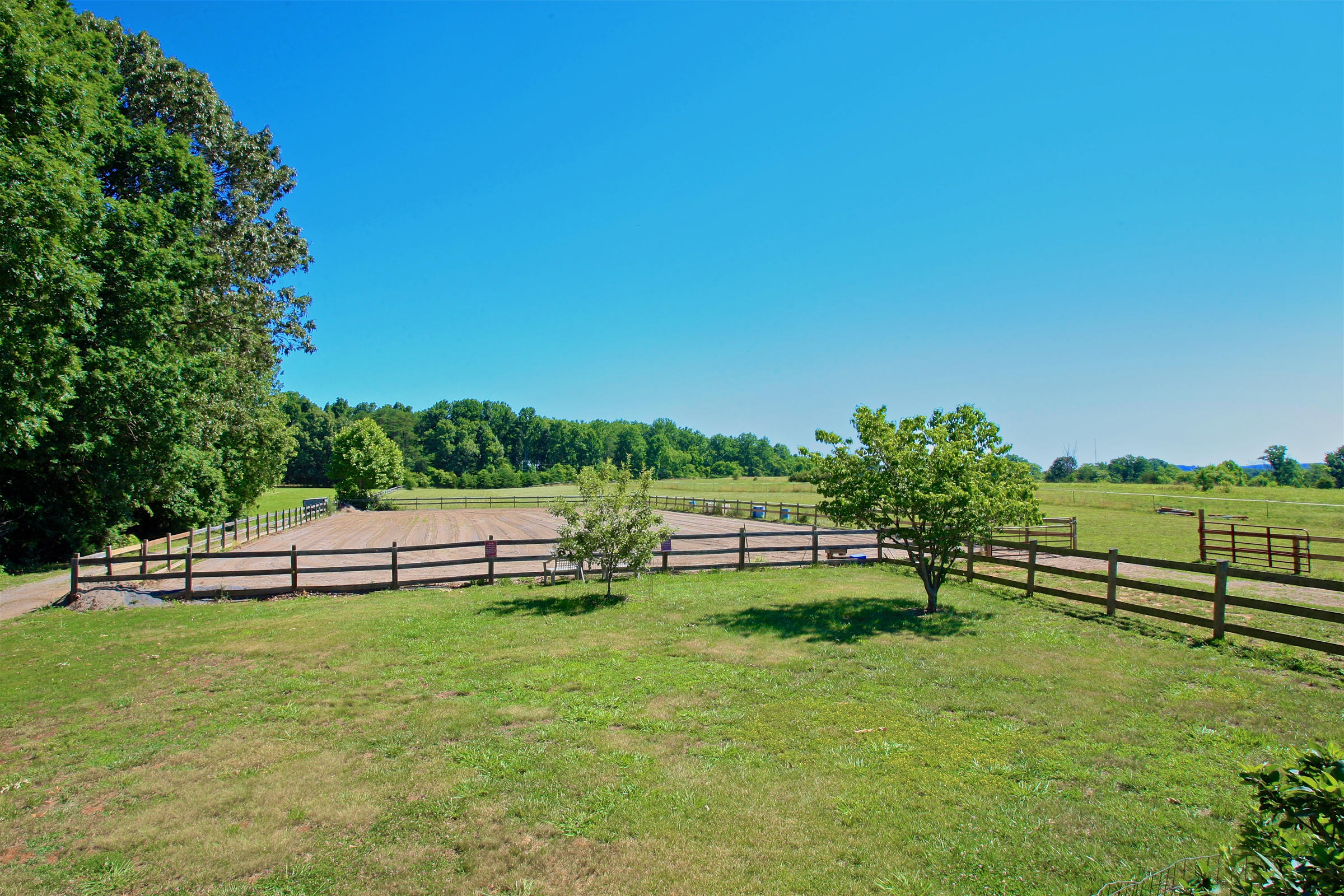 2260 Triggs Road Bedford, VA 24523 - Photo 39 of 62 RIDING_ARENA_4V4B6439