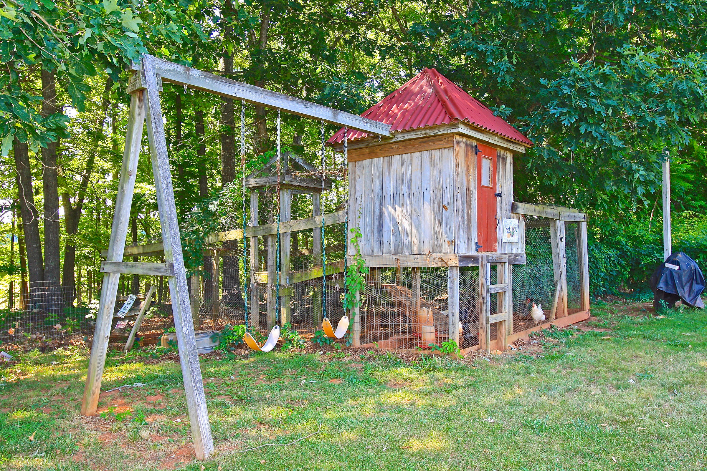 2260 Triggs Road Bedford, VA 24523 - Photo 41 of 62 CHICKEN_COOP_4V4B7040