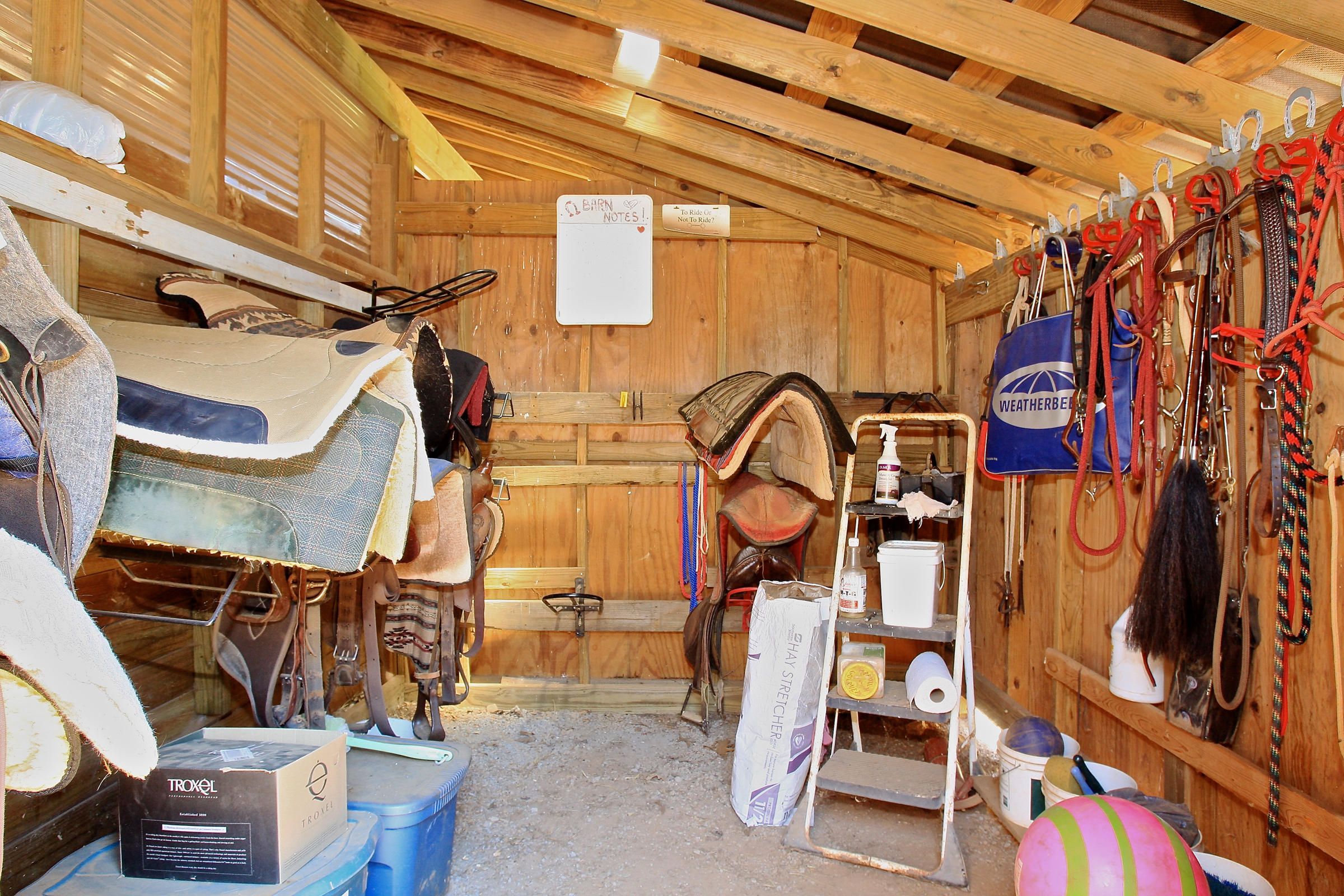 2260 Triggs Road Bedford, VA 24523 - Photo 45 of 62 TACK_ROOM_4V4B6932