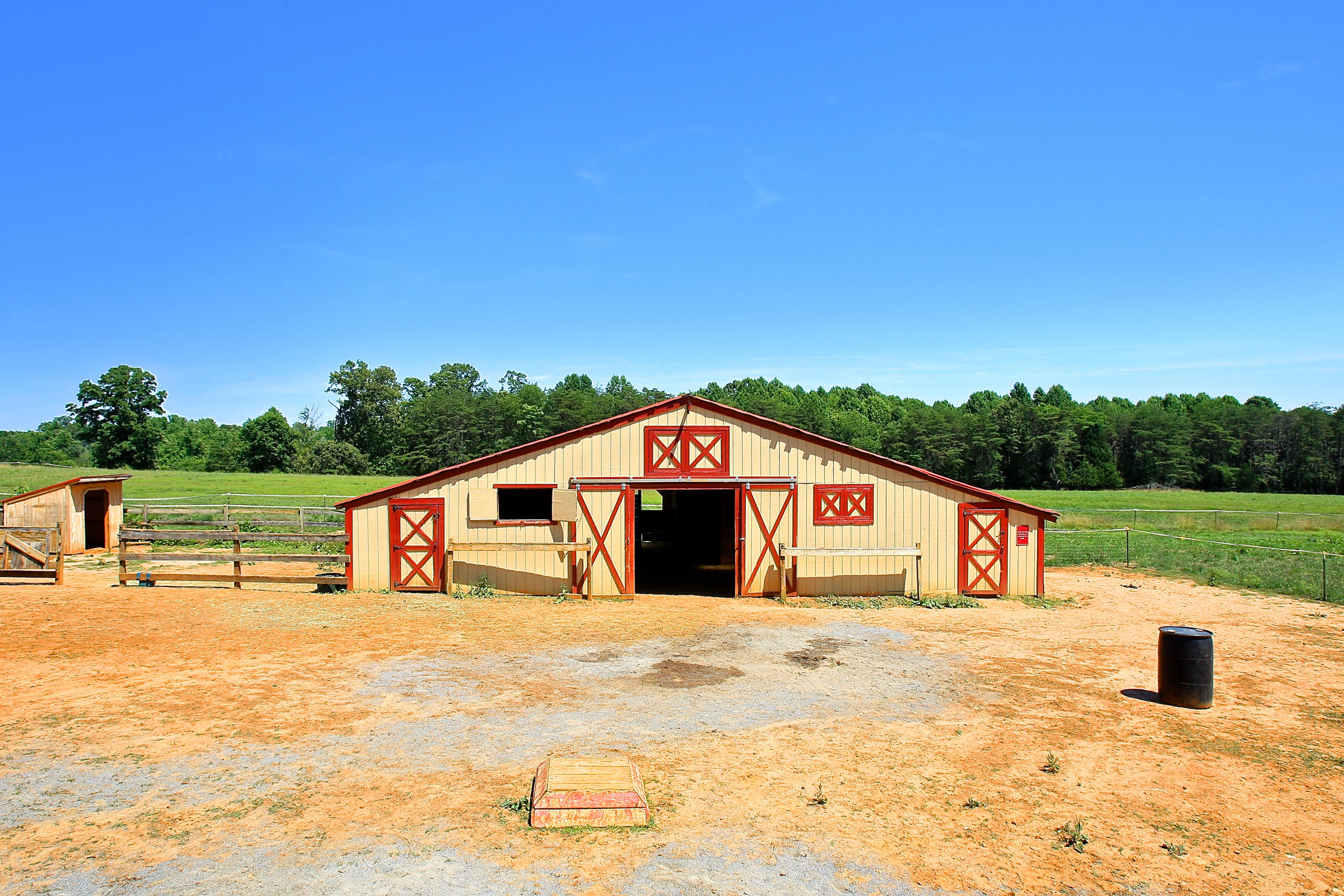 2260 Triggs Road Bedford, VA 24523 - Photo 46 of 62 STABLES_4V4B6915