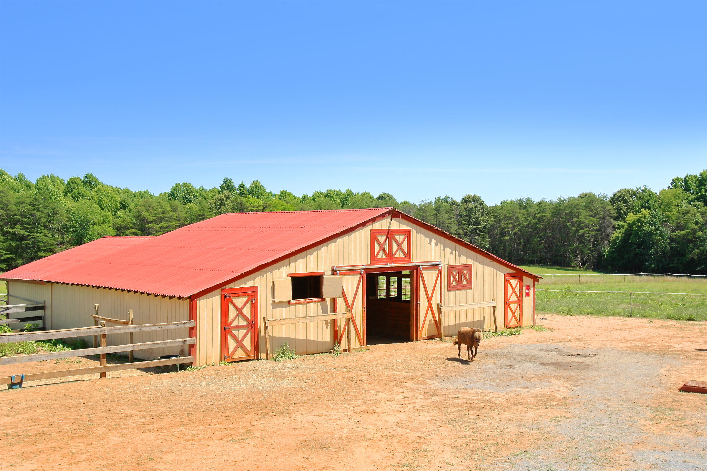 2260 Triggs Road Bedford, VA 24523 - Photo 48 of 62 STABLES_4V4B6893