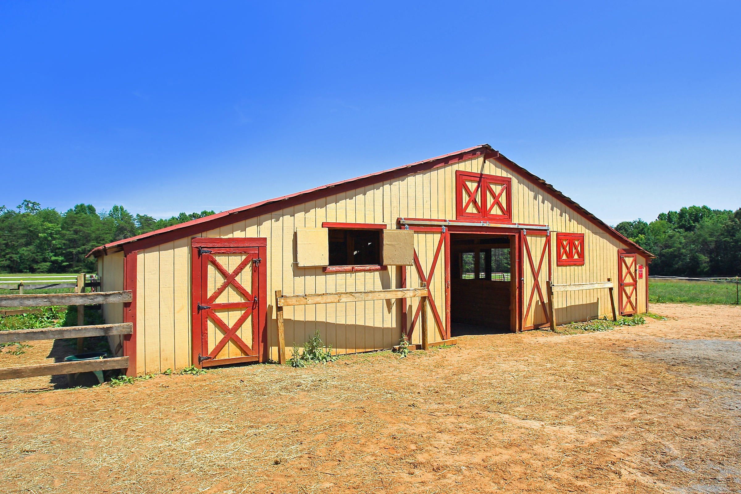 2260 Triggs Road Bedford, VA 24523 - Photo 49 of 62 STABLES_4V4B6924