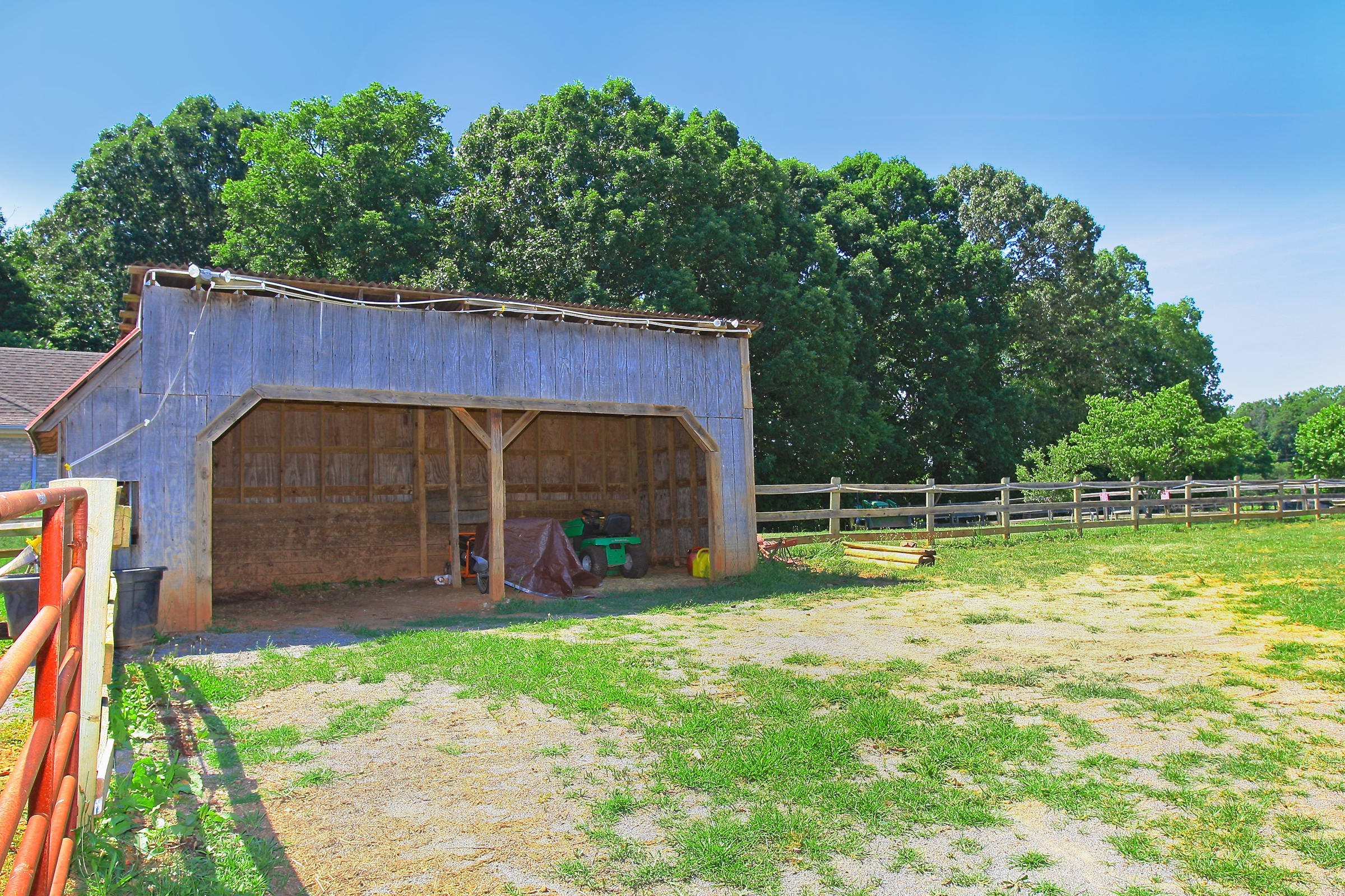 2260 Triggs Road Bedford, VA 24523 - Photo 53 of 62 STABLES_4V4B6996