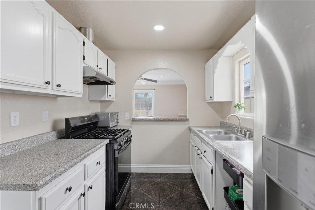 456 North Linden Place Anaheim, CA 92801 - Photo 9 of 30