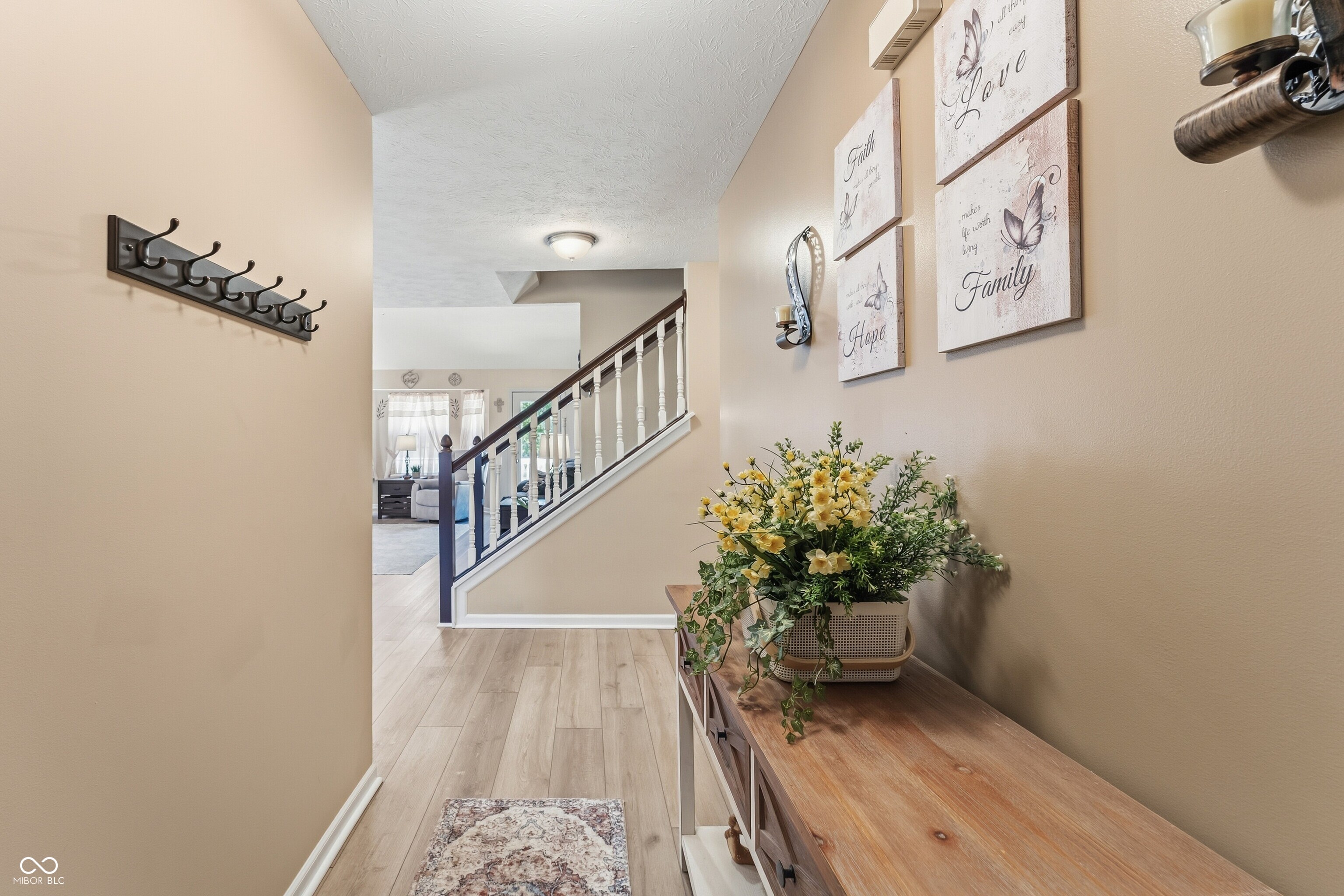 6075 Prairie Stream Way Columbus, IN 47203 - Photo 5 of 35