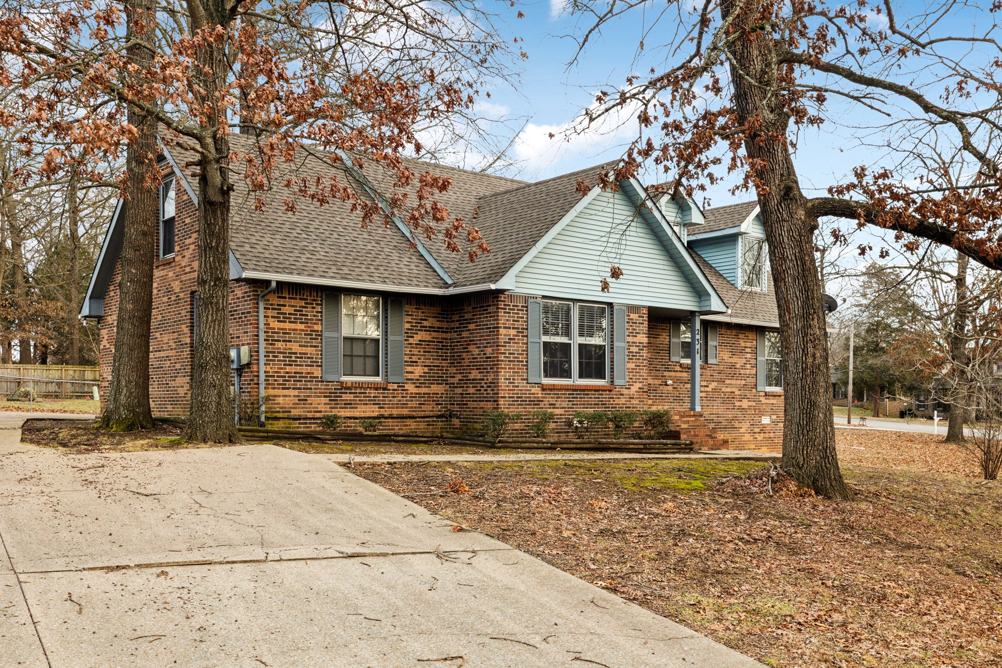 231 Millstone Circle Clarksville, TN 37042 - Photo 2 of 35