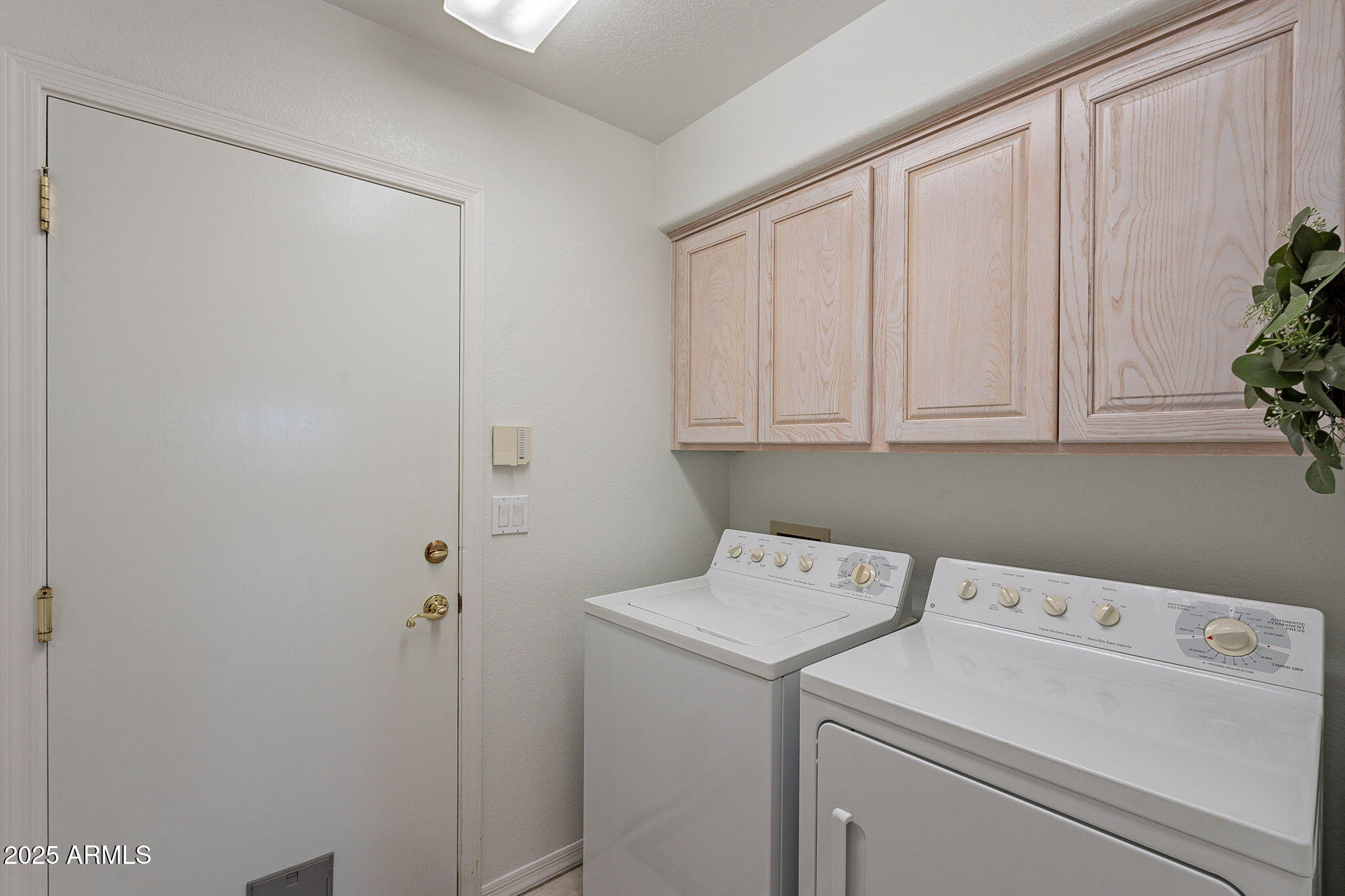 18637 Amarado Circle Rio Verde, AZ 85263 - Photo 26 of 51 a utility room with dryer and washer
