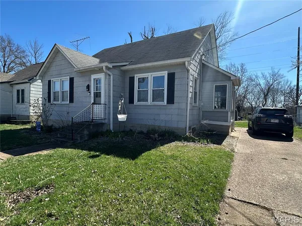 $159,900 | 304 West Moore Avenue, Owensville, MO 65066