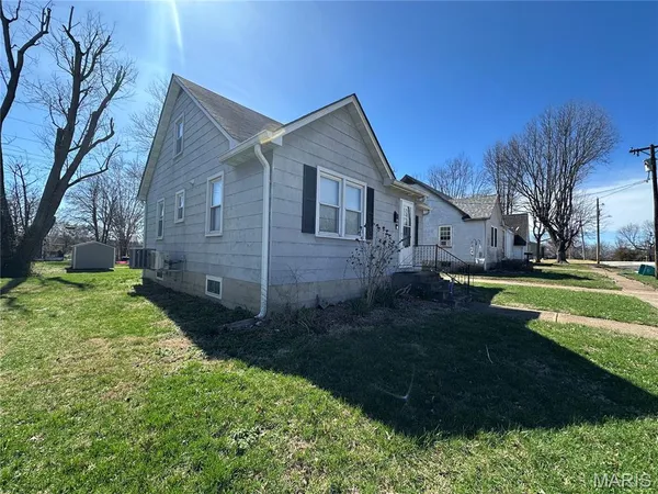 $159,900 | 304 West Moore Avenue, Owensville, MO 65066