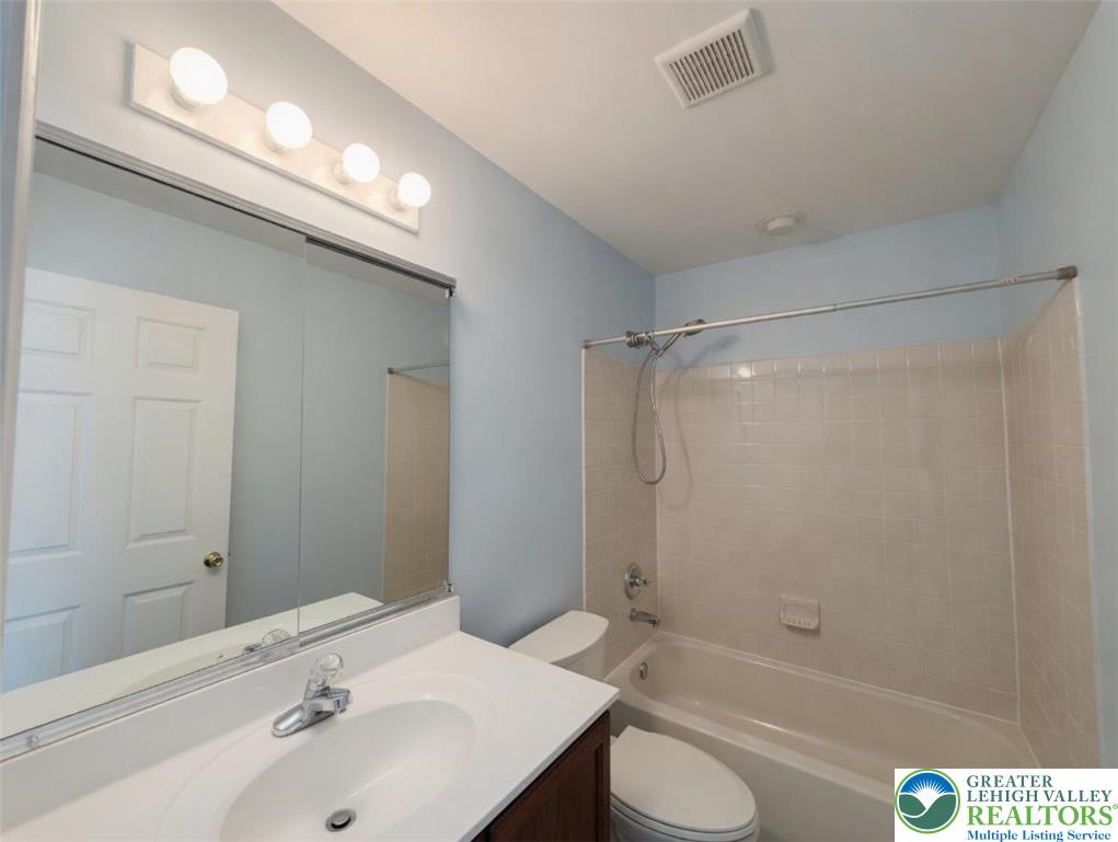 5200 Spring Ridge Drive East Macungie, PA 18062 - Photo 6 of 14