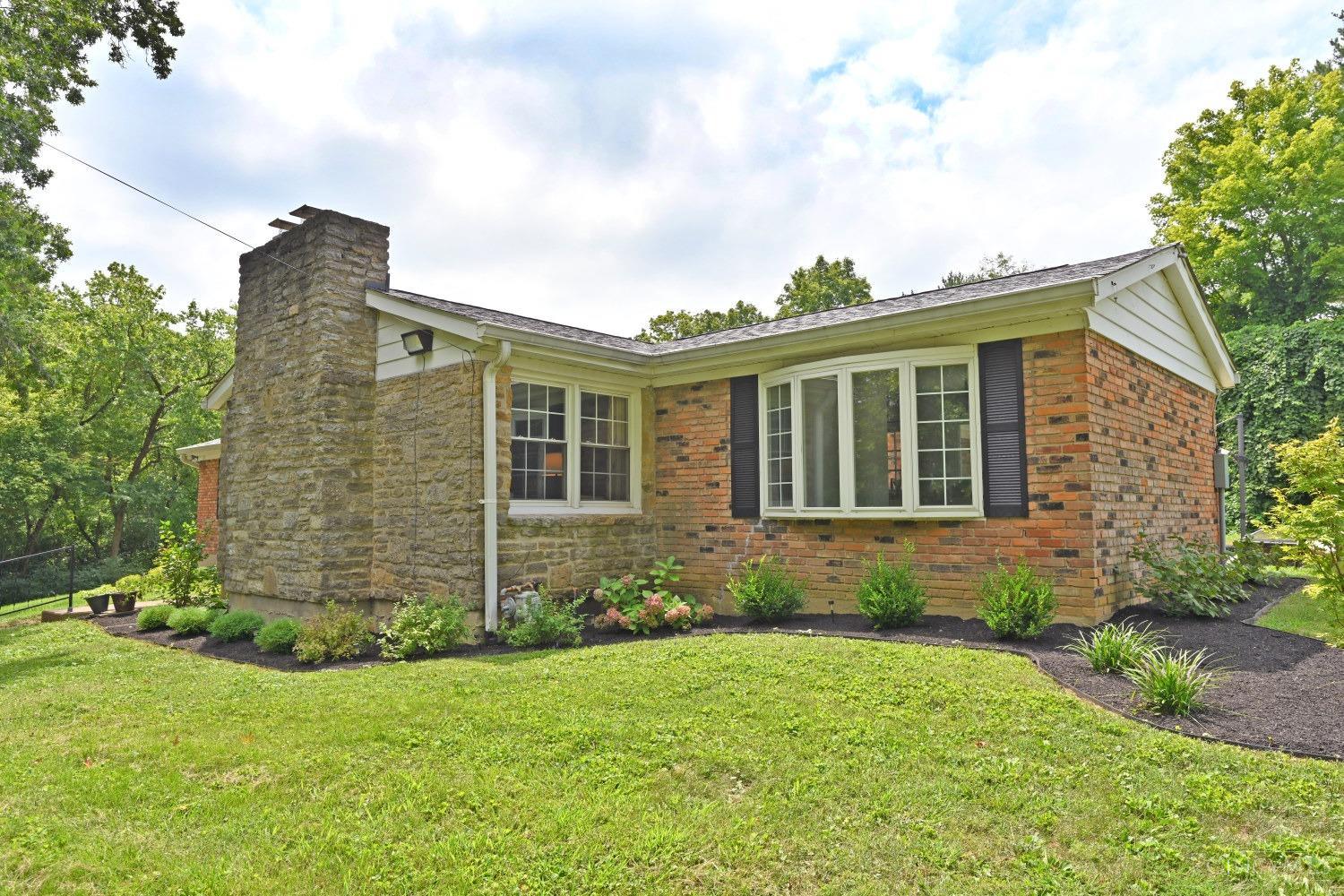 3859 Boomer Road Cincinnati, OH 45247 - Photo 5 of 54