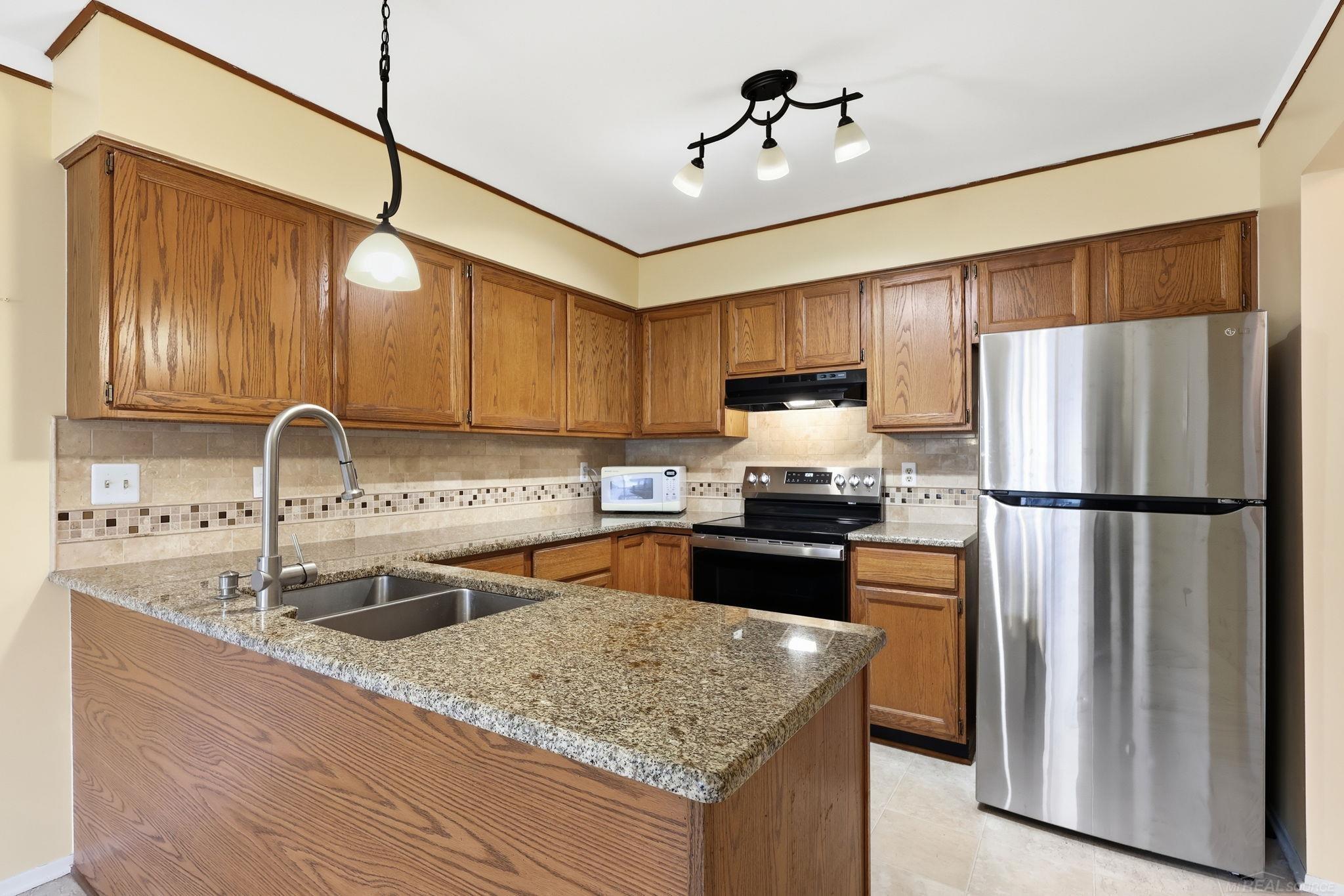521 Tennyson Rochester Hills, MI 48307 - Photo 17 of 22