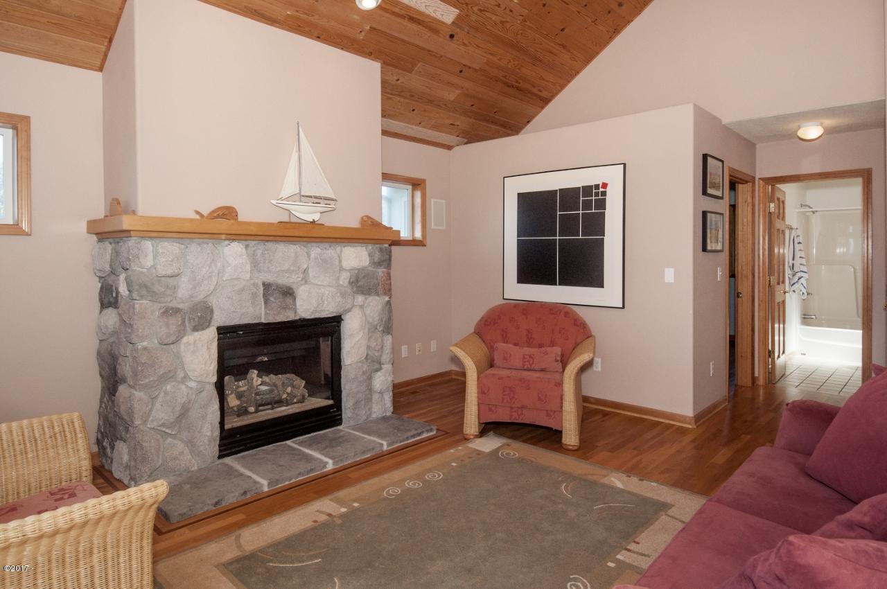 450 Edgewater Depoe Bay, OR 97341 - Photo 24 of 51 Upstairs Living Room