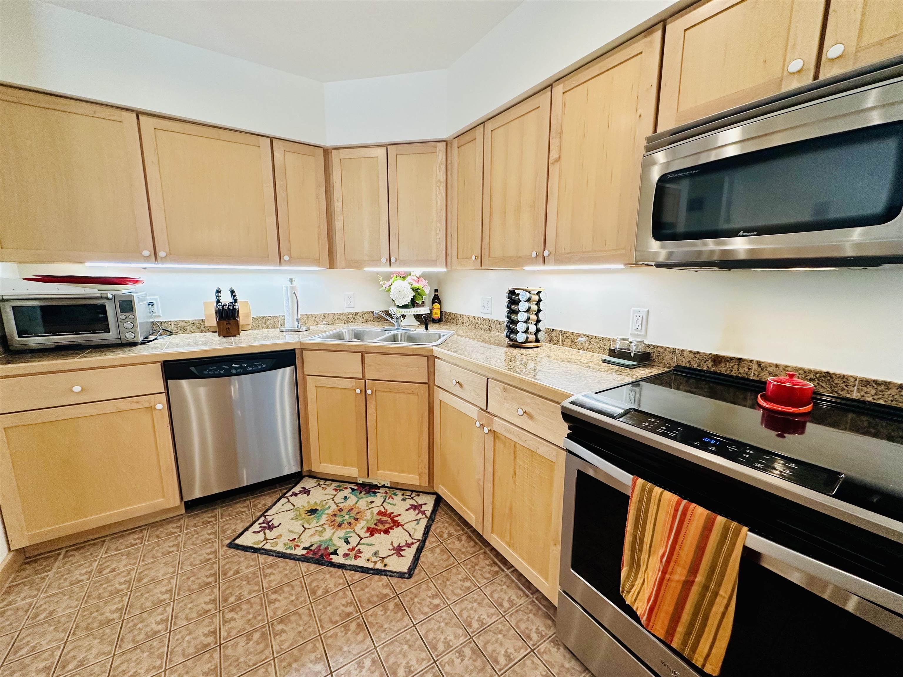 39 B Kingswood Road West Dover, VT 05356 - Photo 6 of 27
