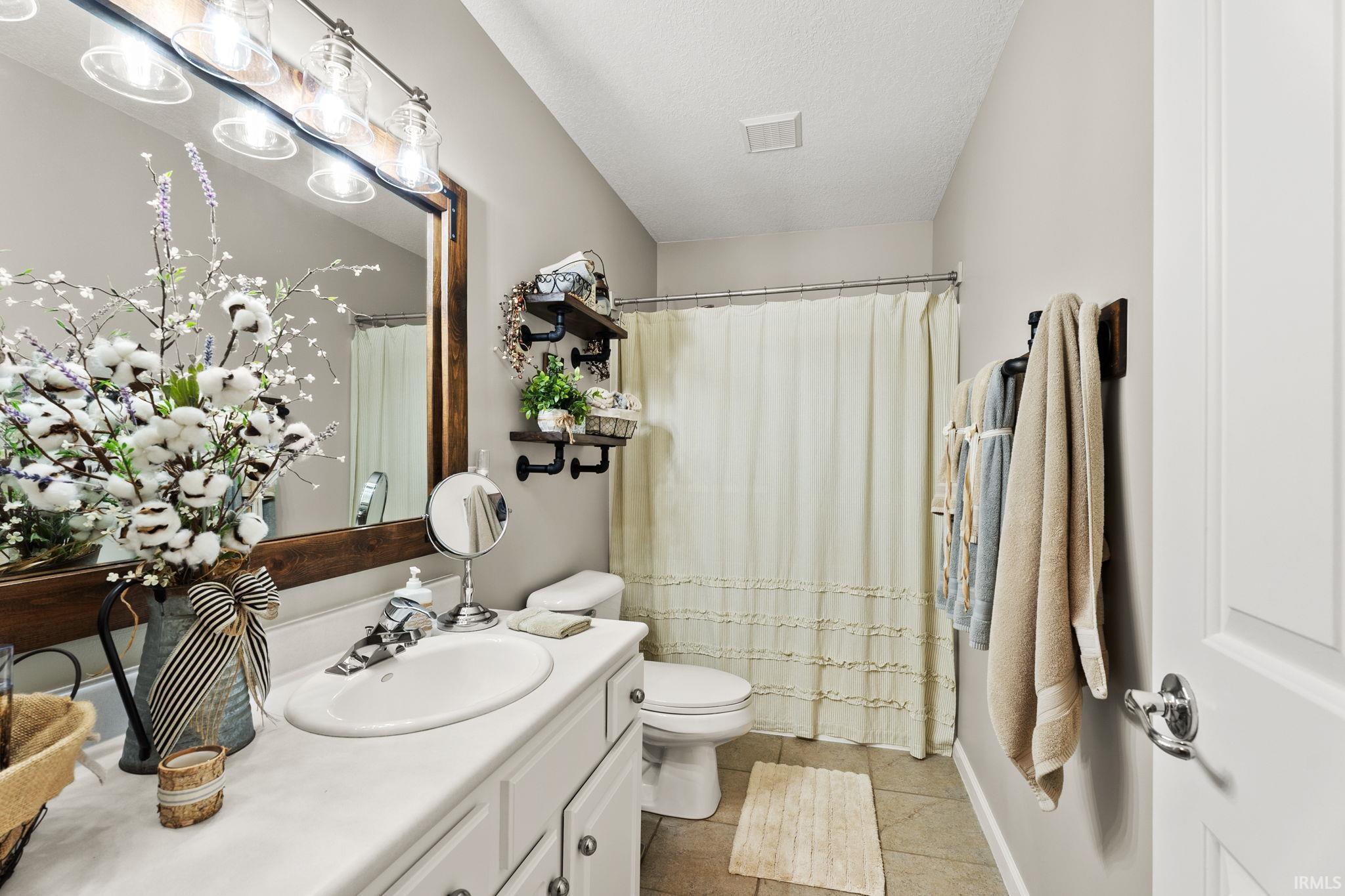 14207 Yoder Road Roanoke, IN 46783 - Photo 17 of 36