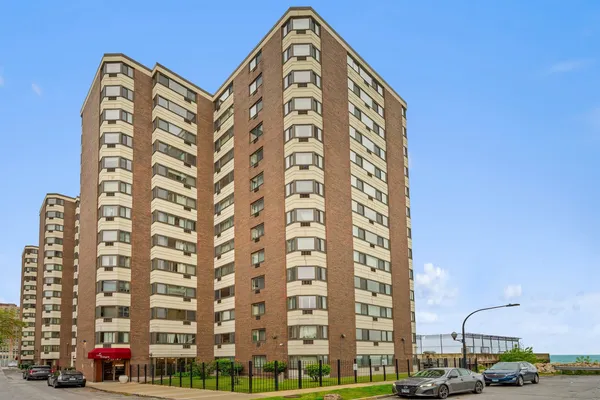 $1,600 | 7337 South South Shore Drive, Unit 607, Chicago, IL 60649