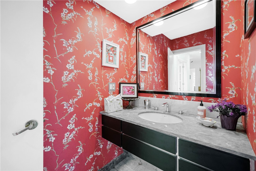 170 Summit Drive Cranston, RI 02920 - Photo 23 of 38 Full Bathroom main level