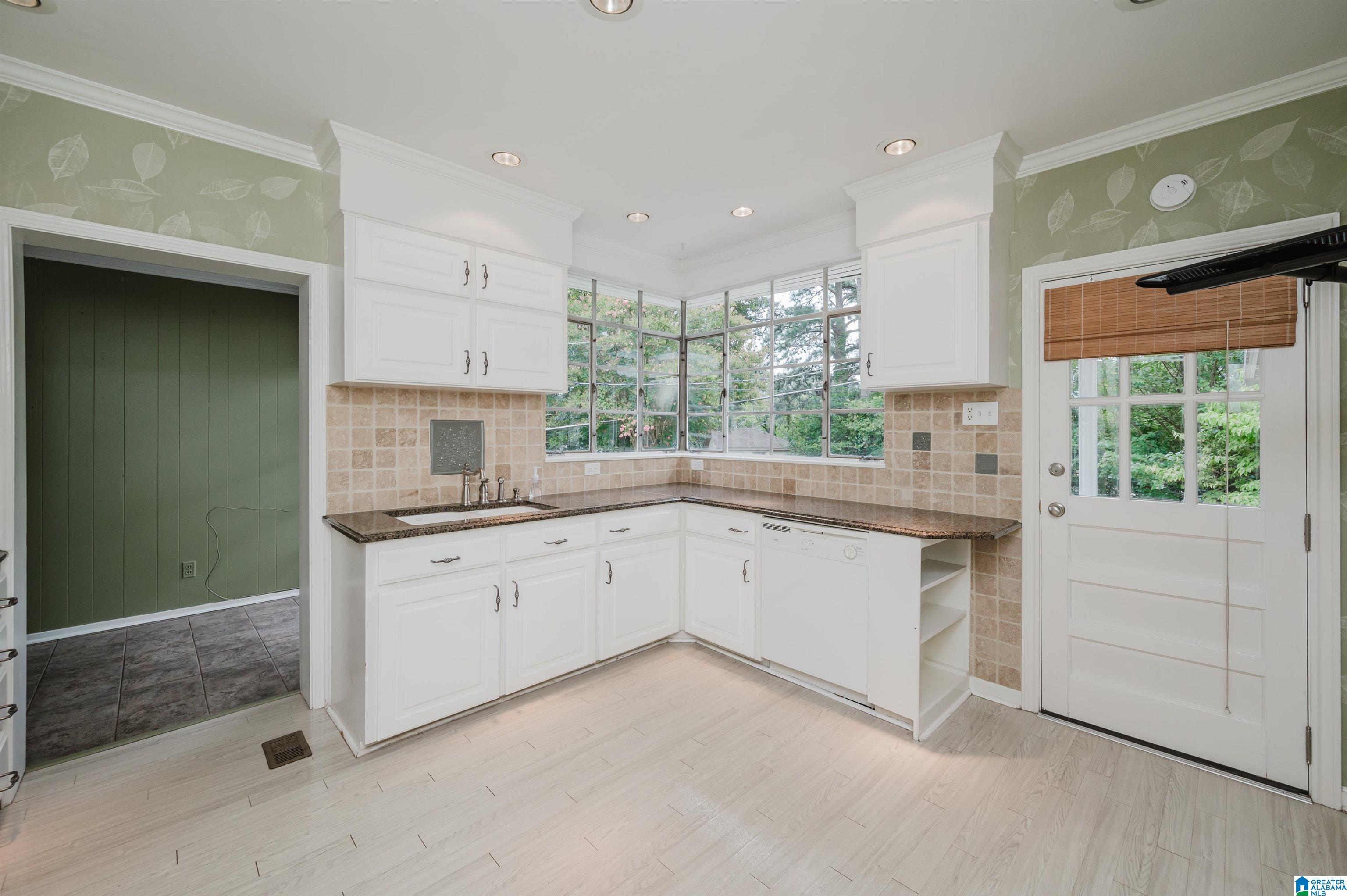 1615 Ridge Road Birmingham, AL 35209 - Photo 9 of 26