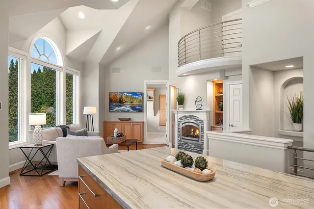 $6,698,000 | 2819 East Lake Sammamish Parkway Northeast, Sammamish, WA 98074