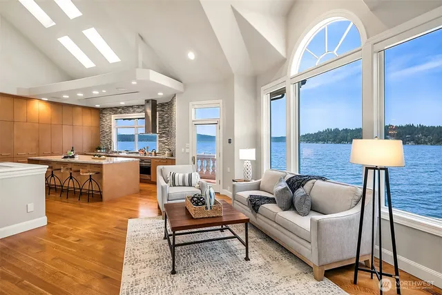 $6,698,000 | 2819 East Lake Sammamish Parkway Northeast, Sammamish, WA 98074