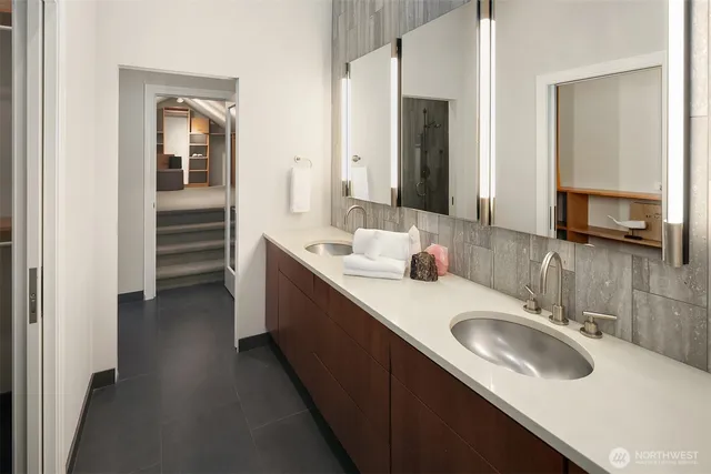 $6,698,000 | 2819 East Lake Sammamish Parkway Northeast, Sammamish, WA 98074