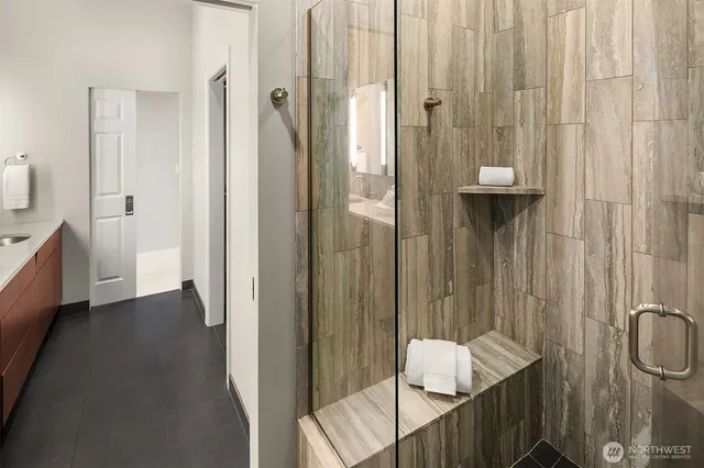 $6,698,000 | 2819 East Lake Sammamish Parkway Northeast, Sammamish, WA 98074