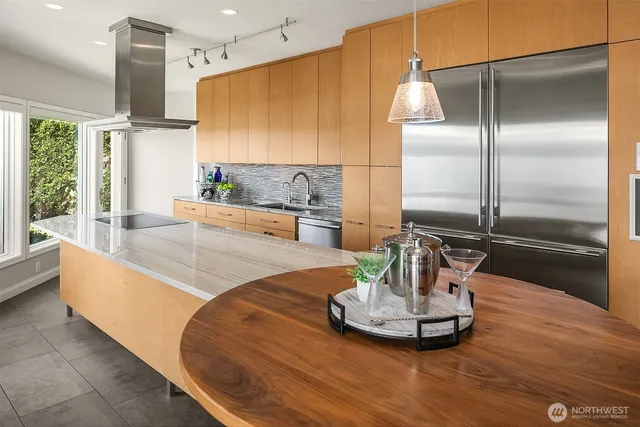 $6,698,000 | 2819 East Lake Sammamish Parkway Northeast, Sammamish, WA 98074