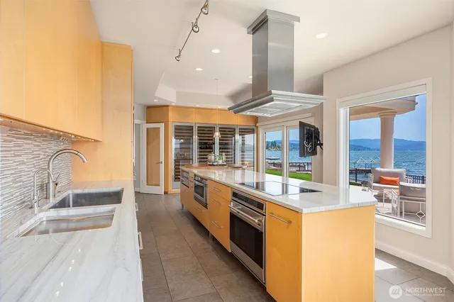 $6,698,000 | 2819 East Lake Sammamish Parkway Northeast, Sammamish, WA 98074