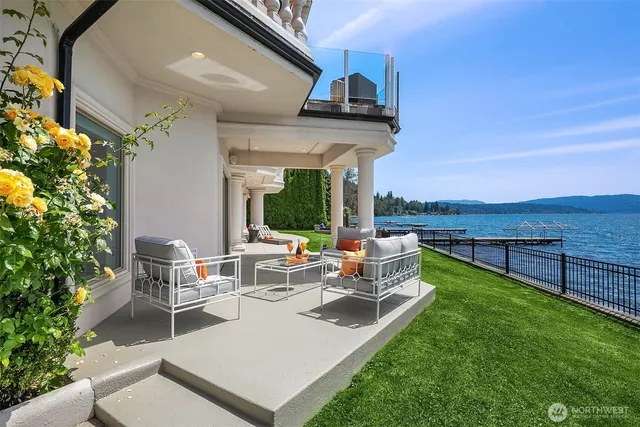 $6,698,000 | 2819 East Lake Sammamish Parkway Northeast, Sammamish, WA 98074